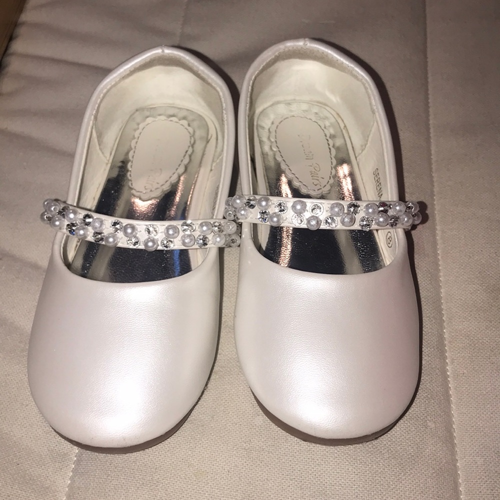 Pearly white toddler girl dress shoe size 8